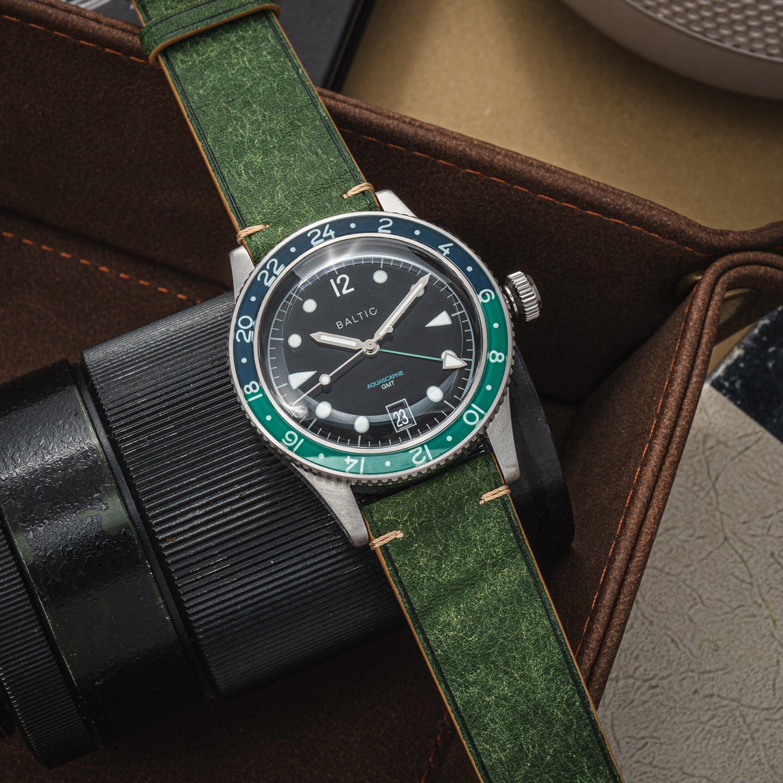 Hand-stitched Badalassi Carlo Trio Bottiglia/Camel