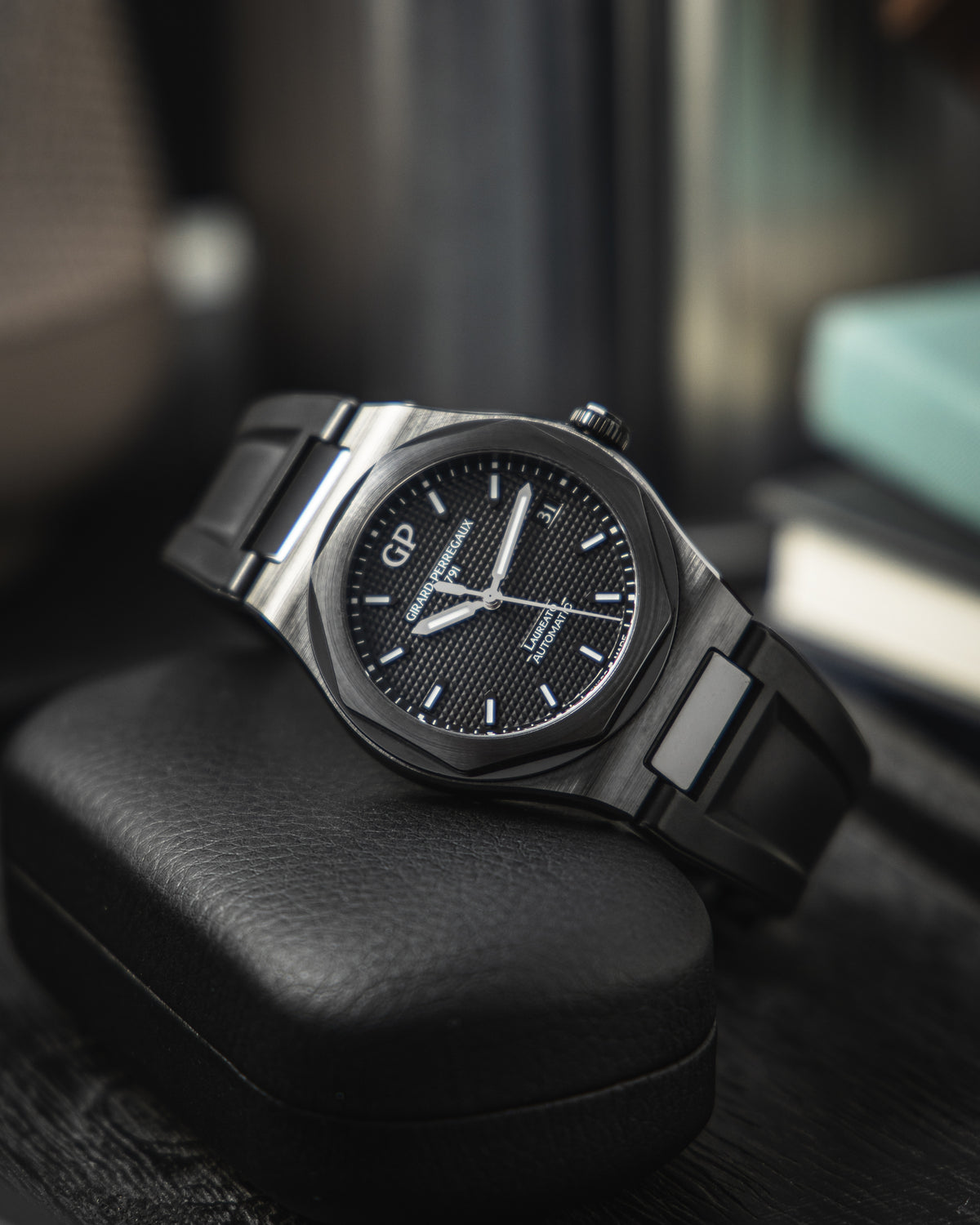 Girard Perregaux Laureato 81005-32-631-FK6A