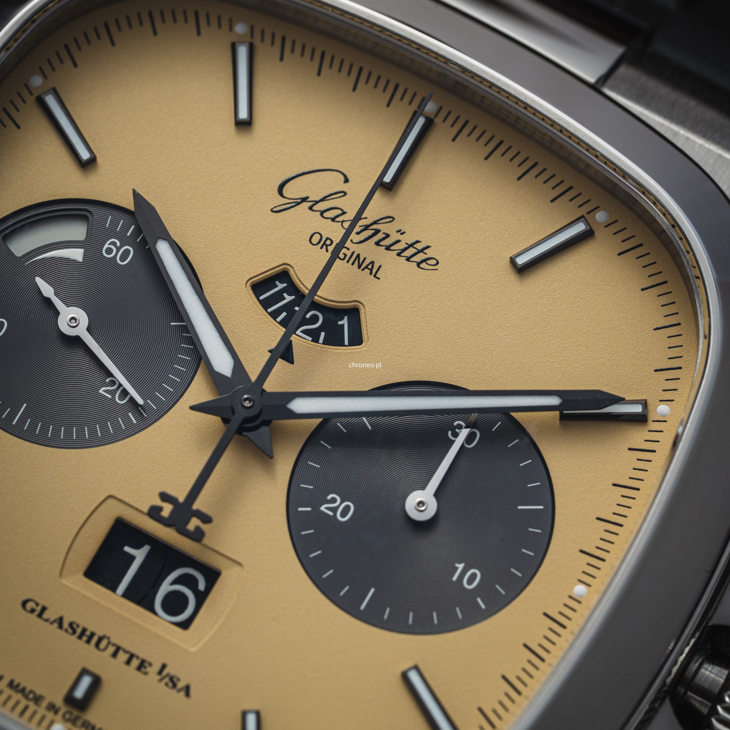 Glashütte Original Seventies Chronograph Panorama Date "Golden Bay" dial