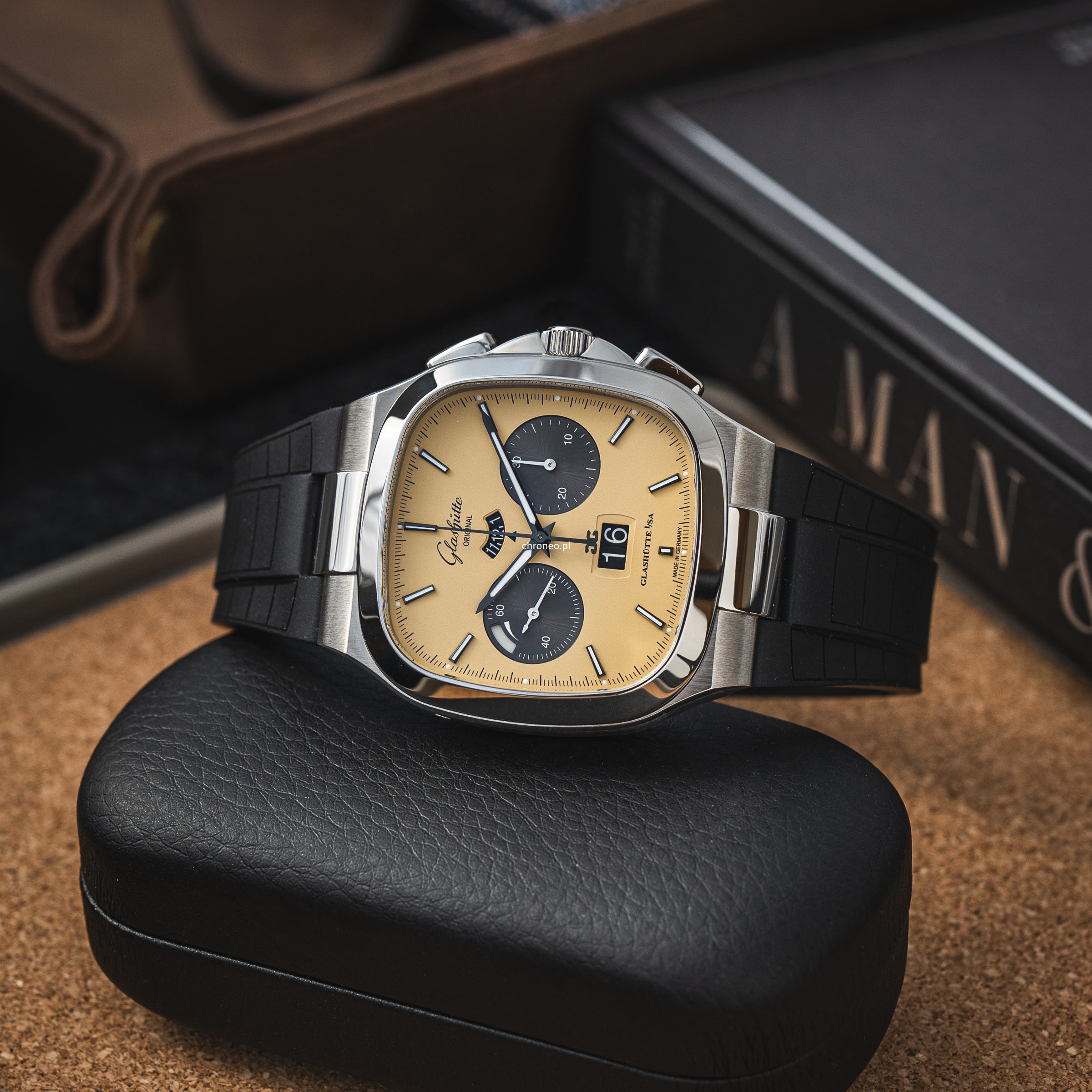 Glashütte Original Seventies Chronograph Panorama Date "Golden Bay"