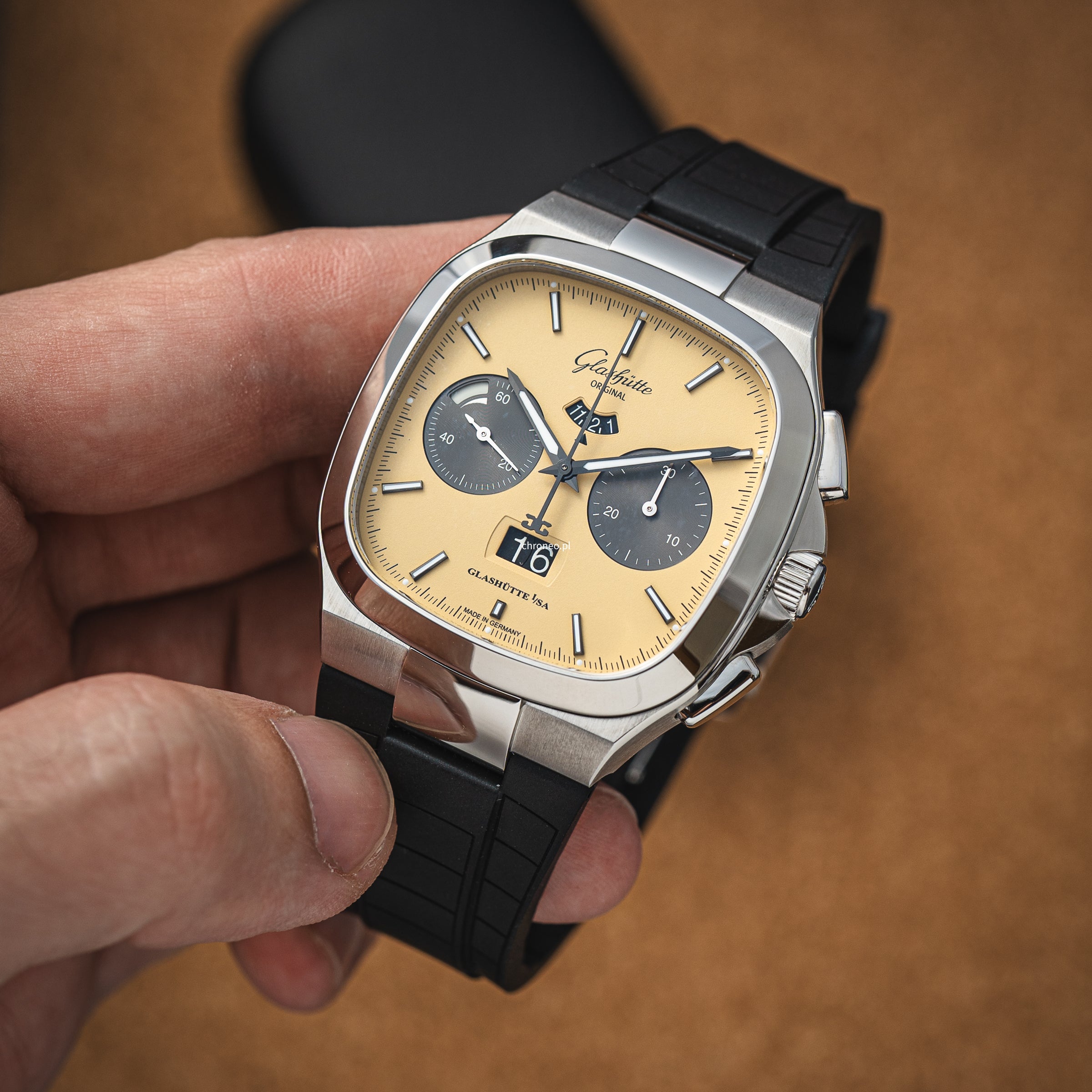 Glashütte Original Seventies Chronograph Panorama Date "Golden Bay"