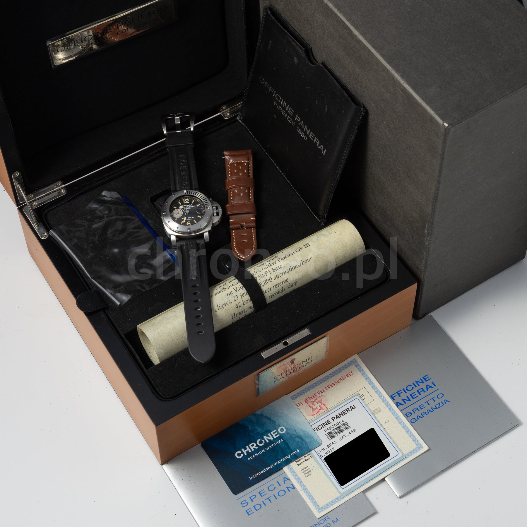 Panerai Luminor Submersible PAM00064