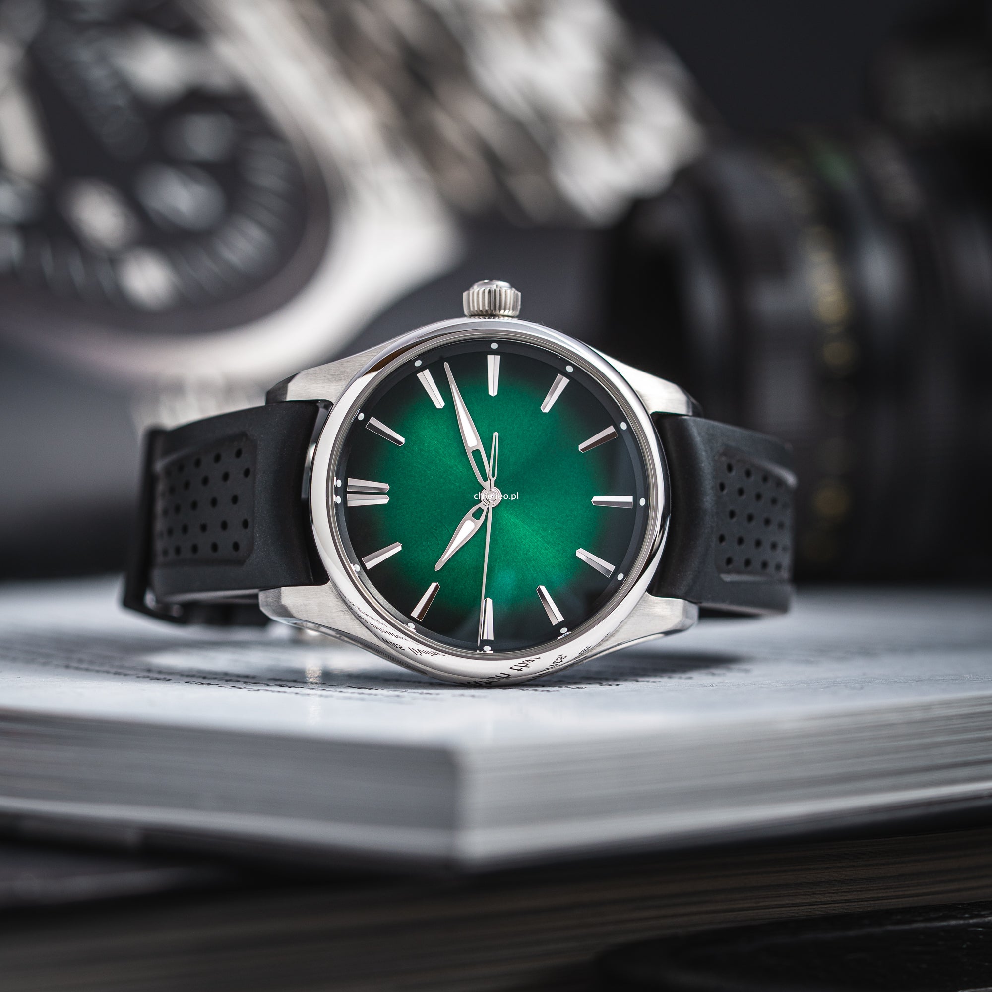H.Moser & Cie. Pioneer Centre Seconds 40 mm ref. 3201-1201