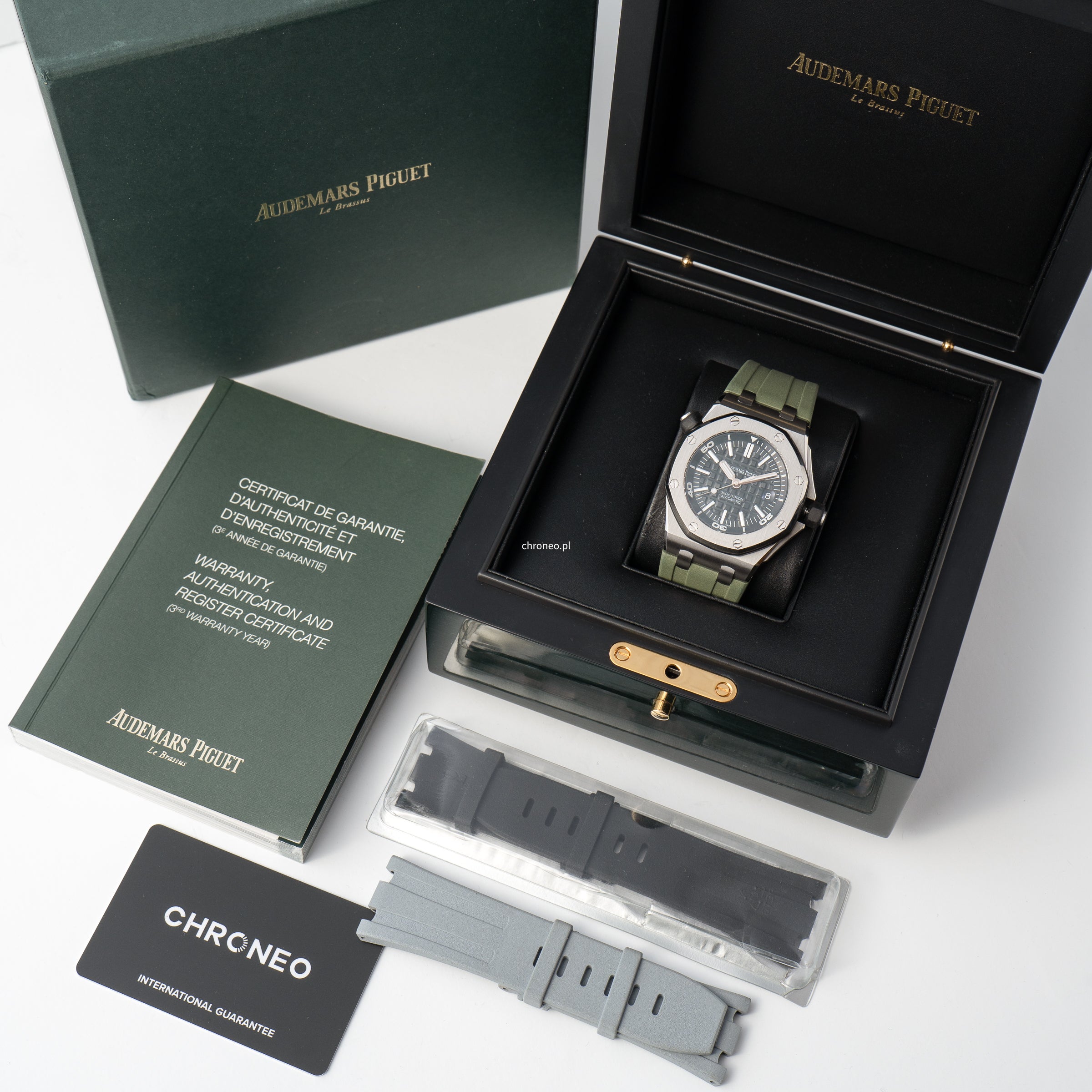 Audemars Piguet Royal Oak Offshore Diver 42 mm ref. 15703ST.OO.A002CA.0