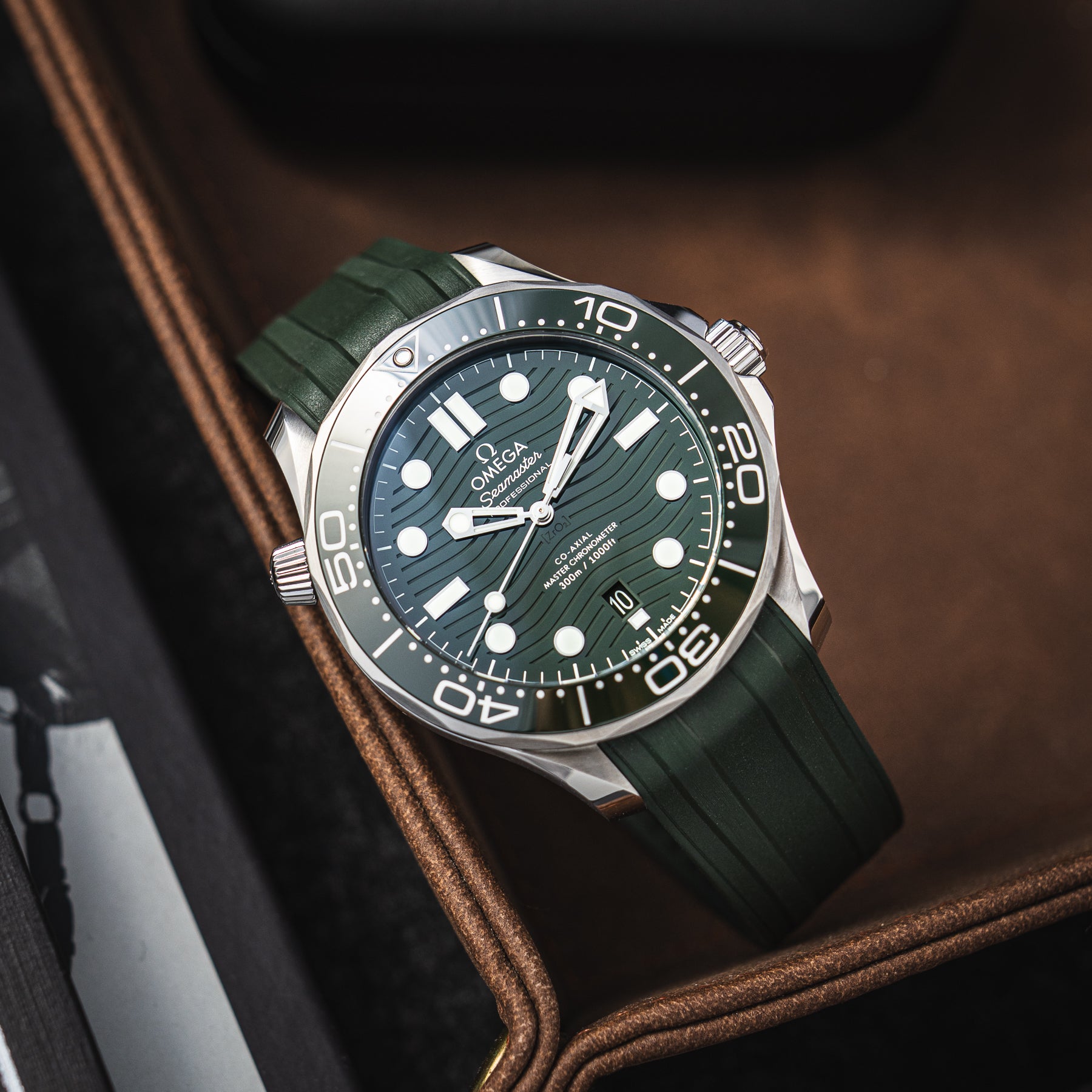 Omega Seamaster Diver 300 M Green 210.32.42.20.10.001