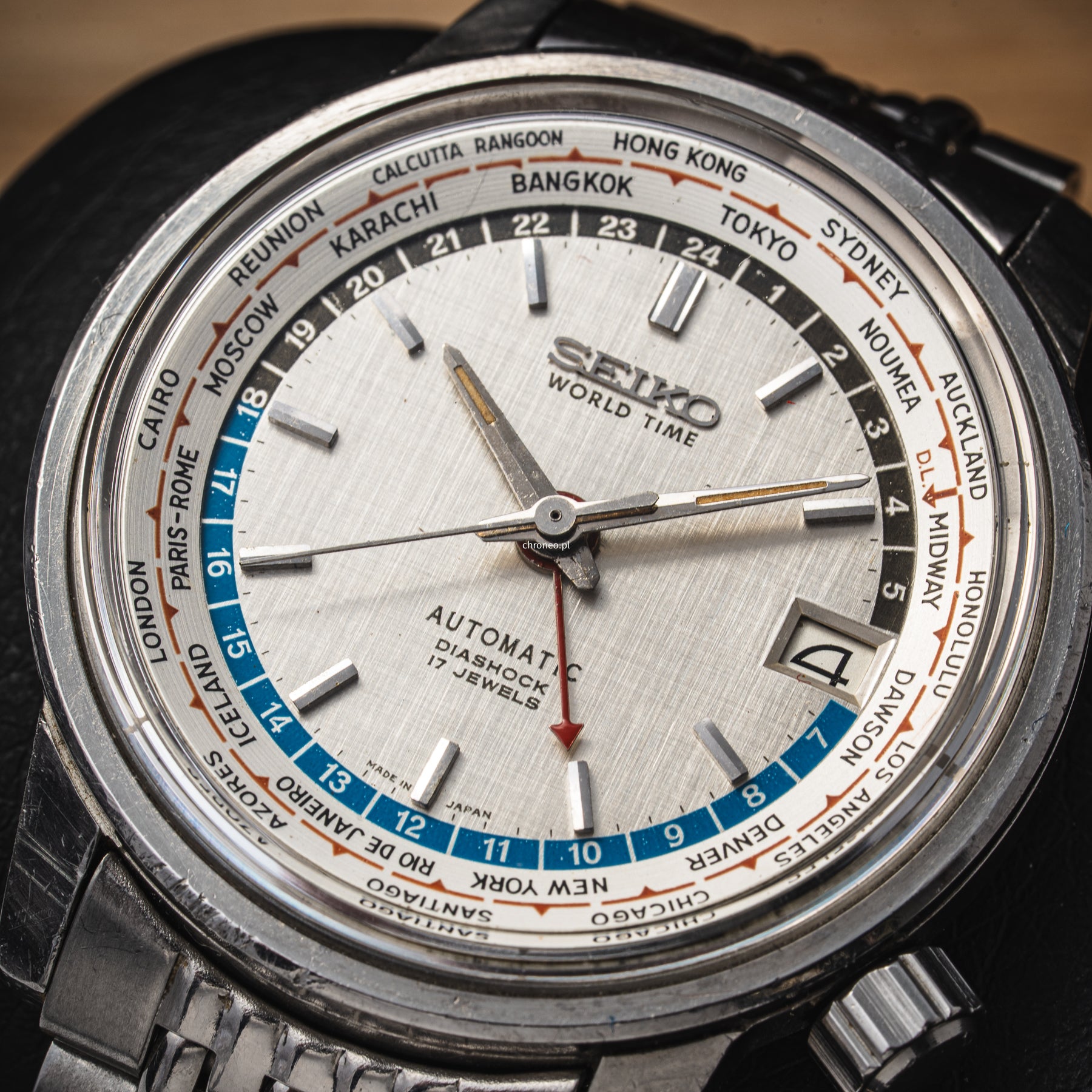 Seiko World Time 37.5 mm ref. 6217-7000