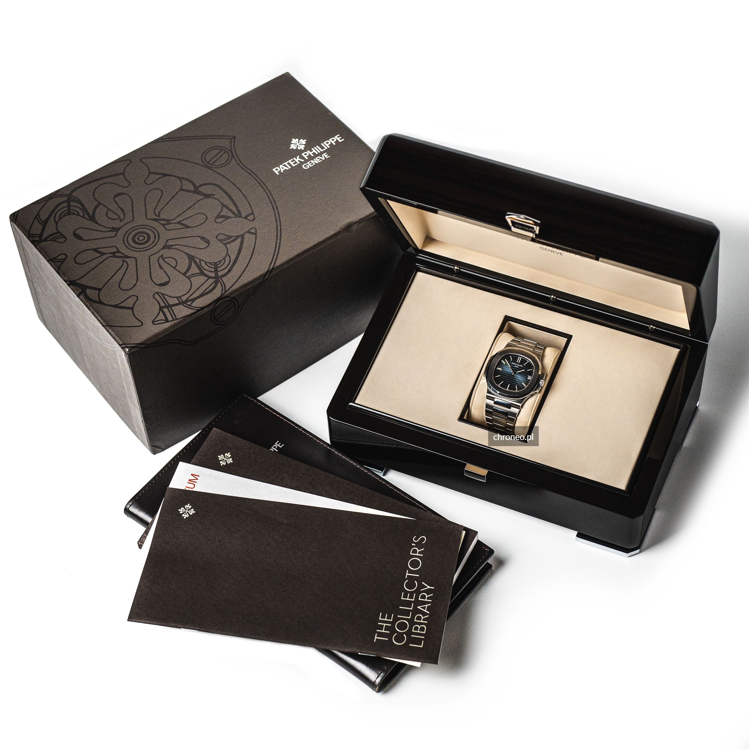 Patek Philippe Nautilus ref. 5711/1A-010 full set