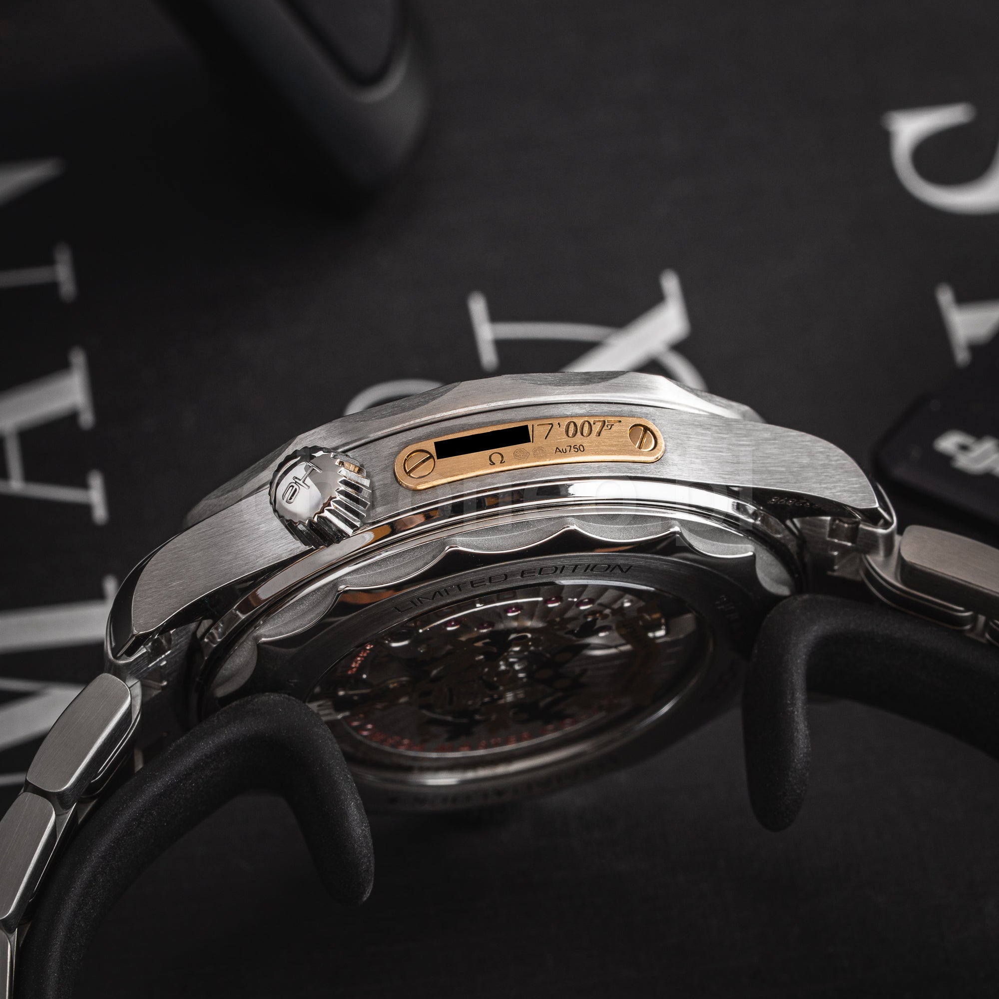 Omega Seamaster Diver 300 M James Bond 210.22.42.20.01.004