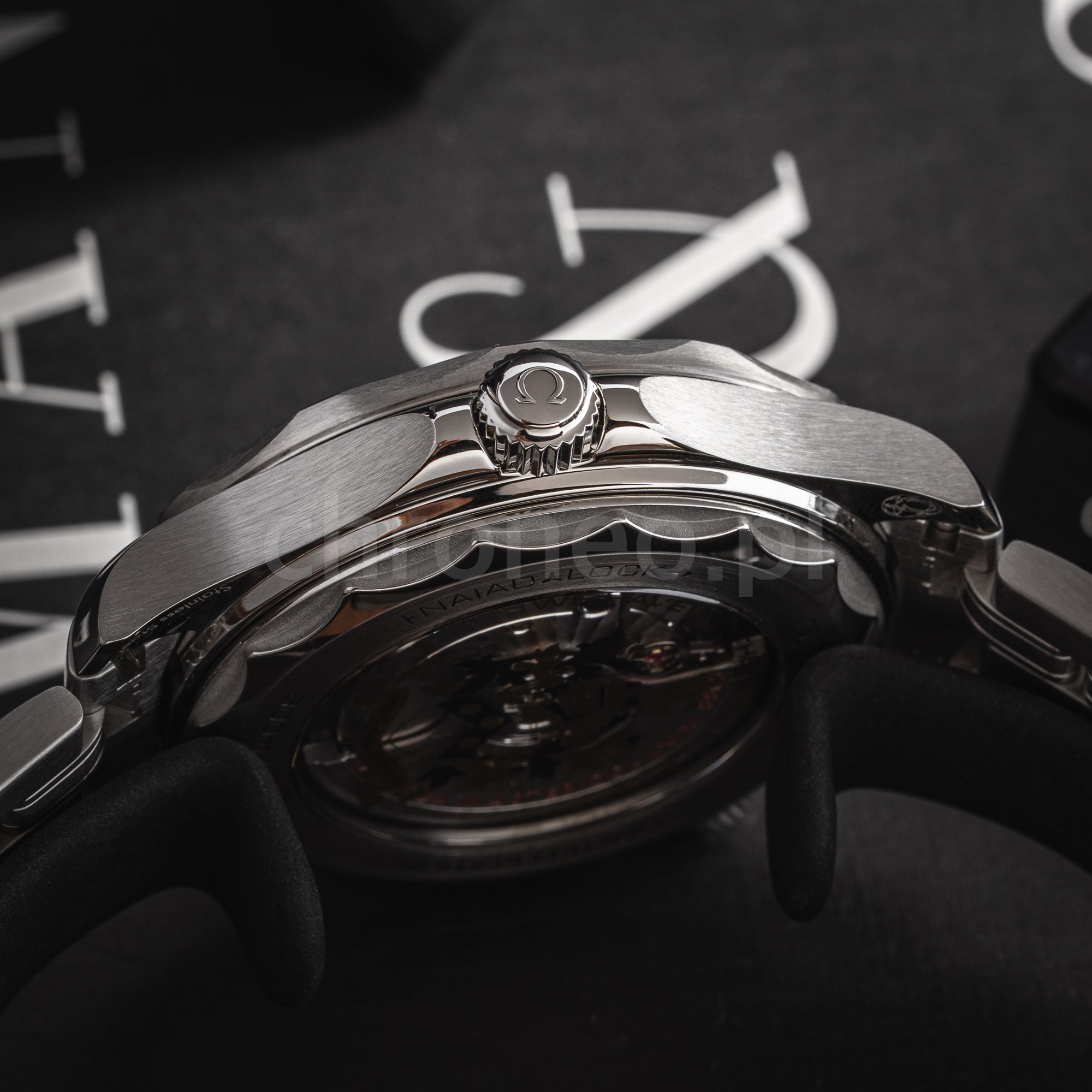 Omega Seamaster Diver 300 M James Bond 210.22.42.20.01.004