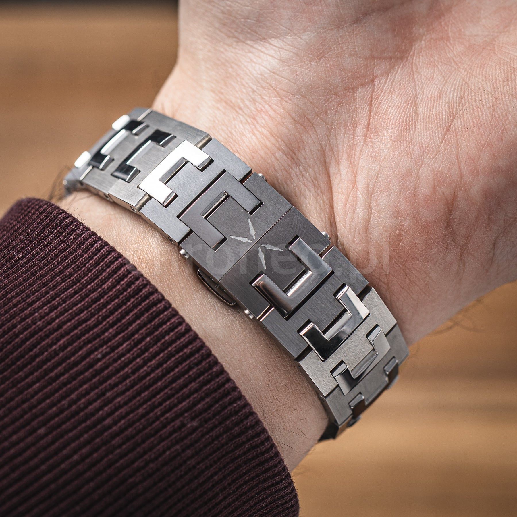 Antarctique Monochrome White Cap (No. 1 of 33)