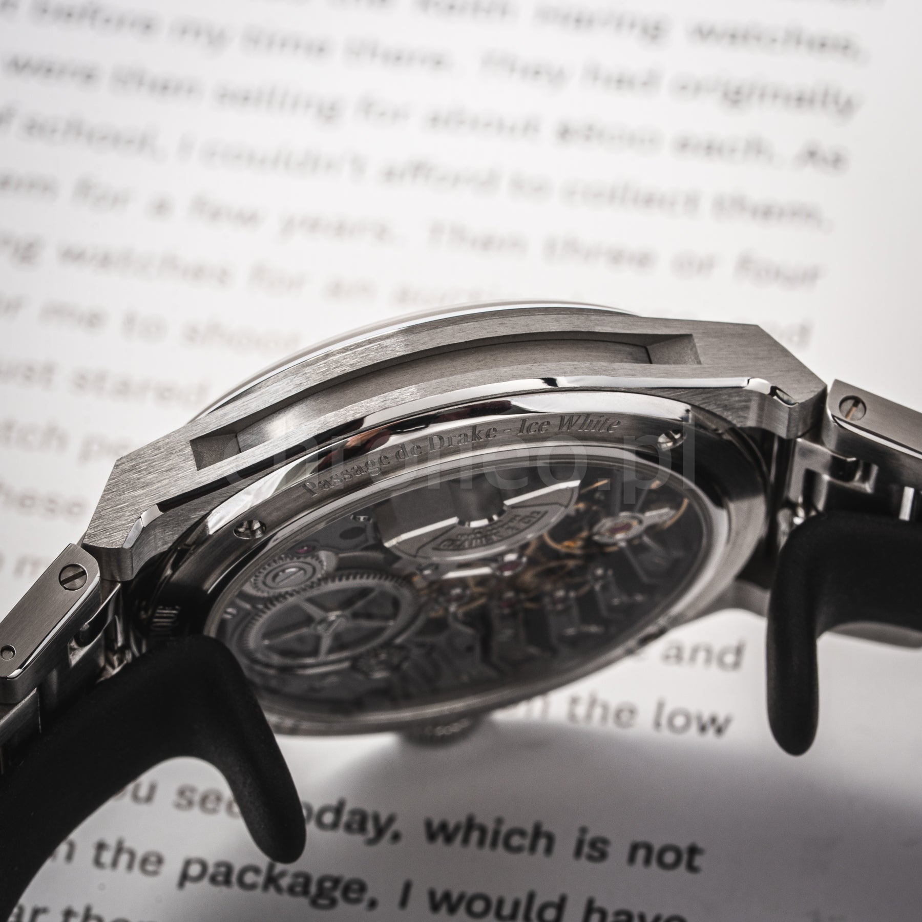 Antarctique Monochrome White Cap (No. 1 of 33)