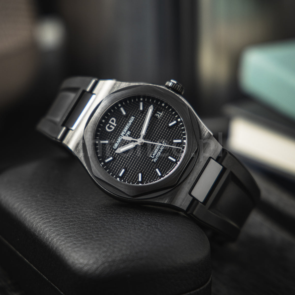 Girard Perregaux Laureato 81005-32-631-FK6A