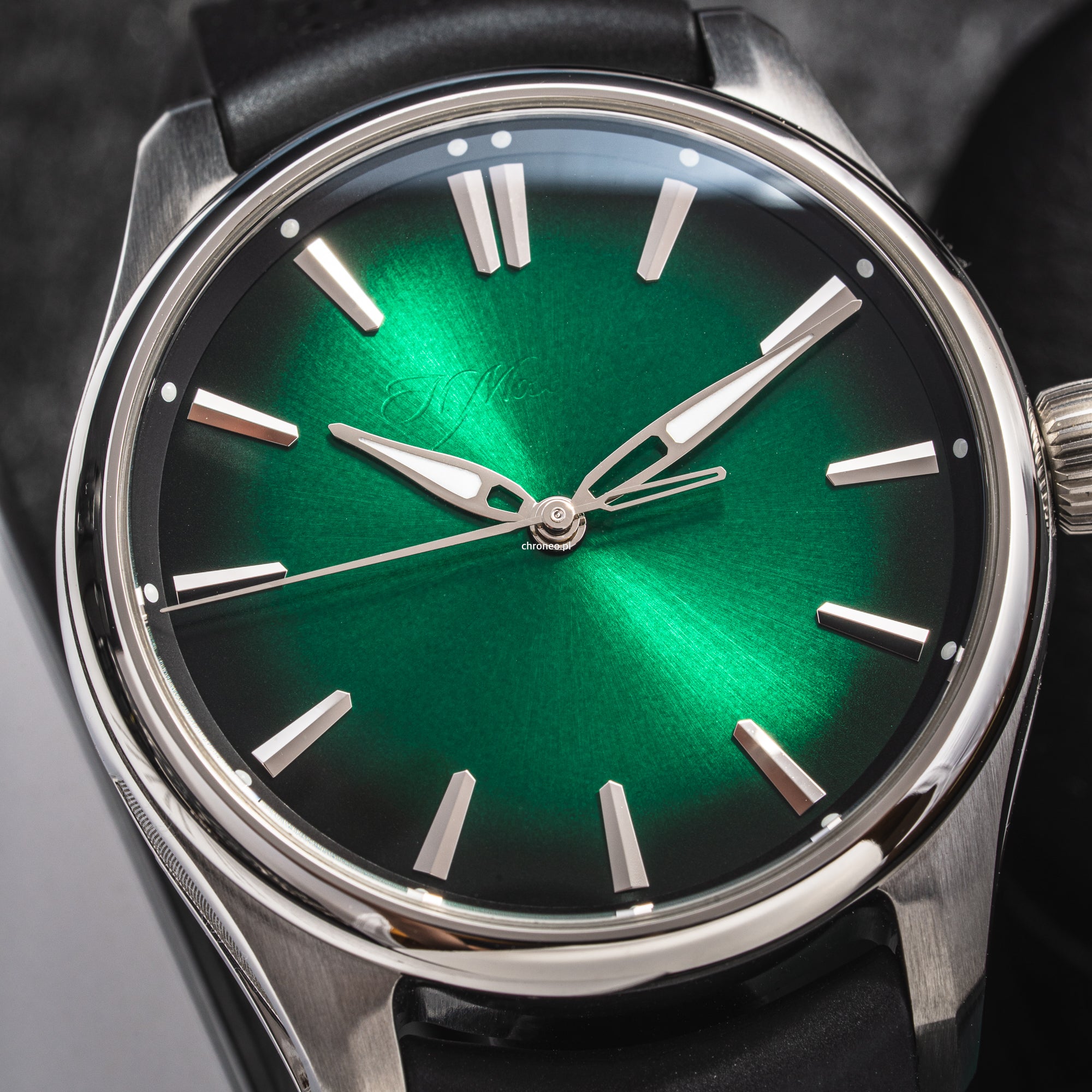 
H.Moser & Cie. Pioneer Centre Seconds 40 mm ref. 3201-1201