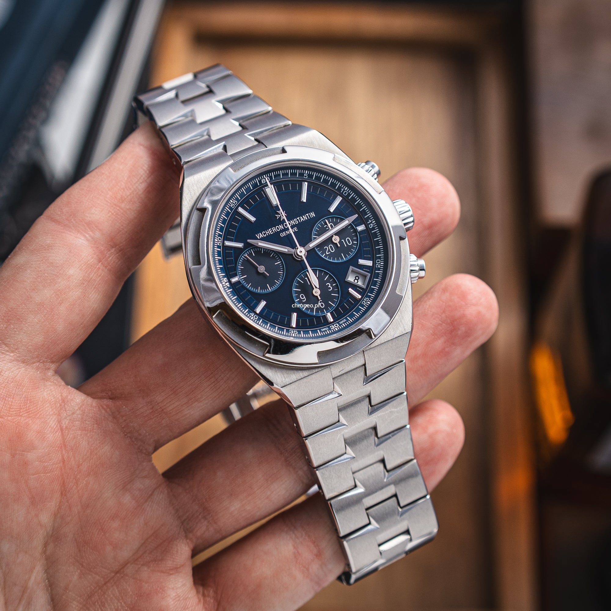 Vacheron Constantin Overseas Chronograph 42.5 mm ref. 5500V/110A-B148